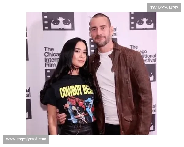 CM朋克携爱妻AJ李回应贝基林奇挑衅直言不讳展现夫妻默契